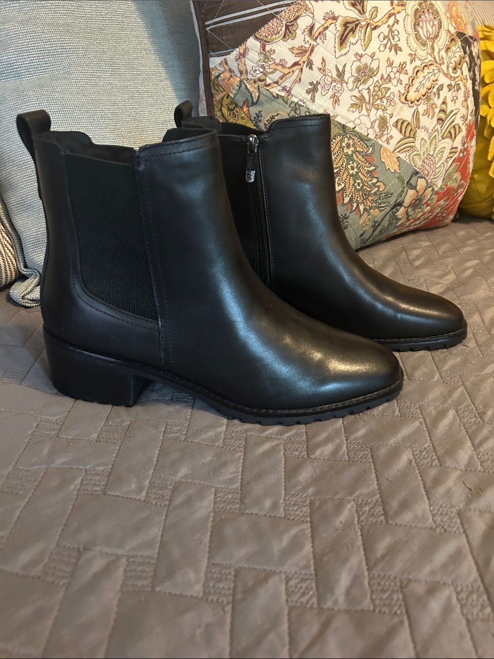 Easy Spirit Black Leather Chelsea Zip Ankle Boots - Women